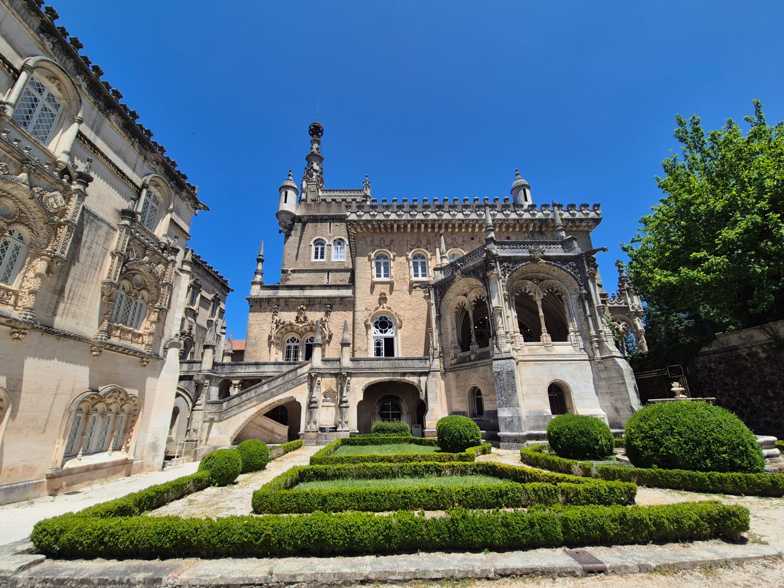 החזית המפוארת של ארמון בוסקו – טיול לפורטוגל פורטו והצפון