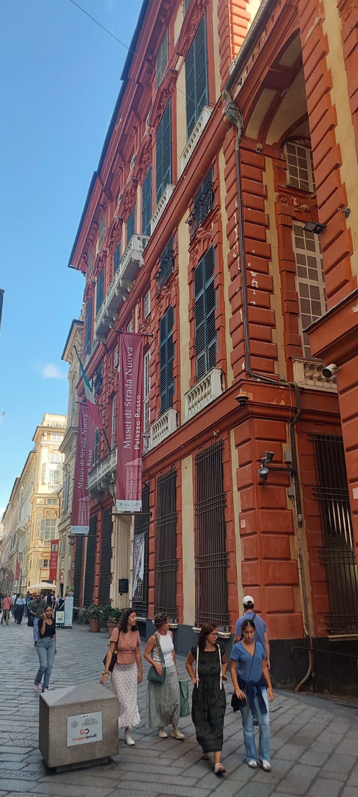 טיול לפורטופינו – Palazzo Rosso ברחוב גריבלדי בגנואה