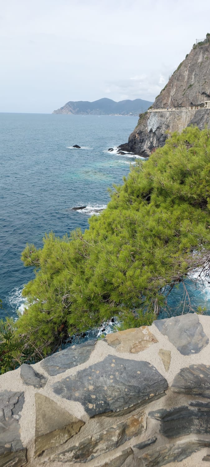 טיול לצ’ינקווה טרה – שביל האהבה לאורך הצוקים עם נוף לים הליגורי