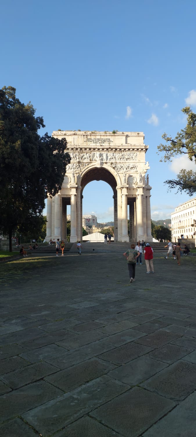טיול לגנואה – שער הניצחון בפיאצה דה ויטוריו, גנואה