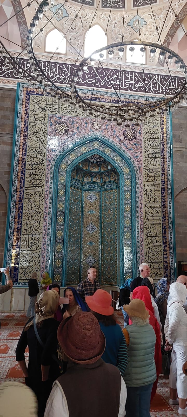 סיור בכנסייה האלבנית בנידג'