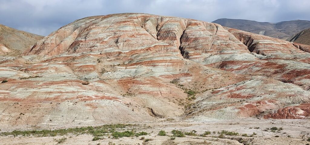 טיול לאזרבייג'ן הרי הקשת וקובה – נופי הרי הקשת הצבעוניים במחוז חיזי בצפון אזרבייג'ן