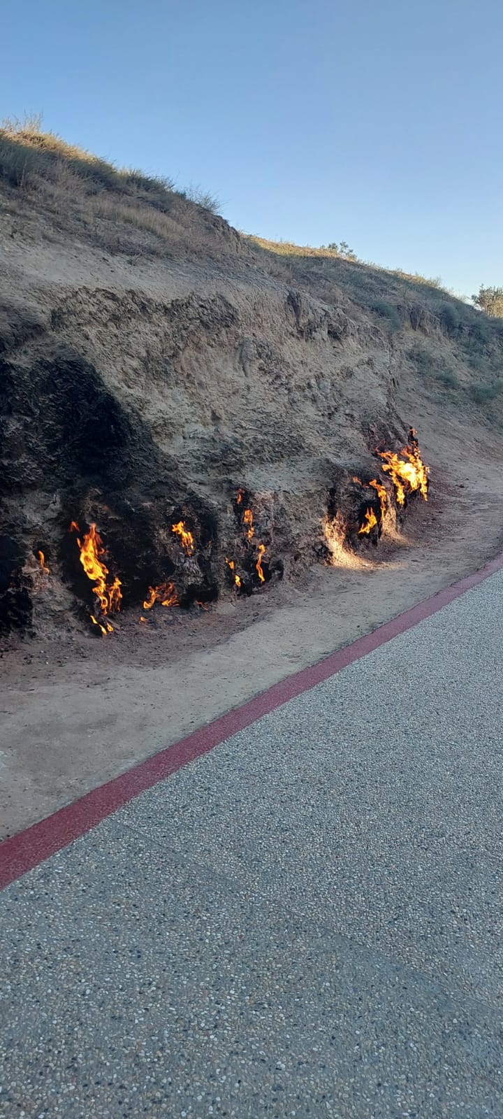 תצפית על ההר הבוער יאנארדאג – טיול לאזרבייג'ן באקו וארץ האש