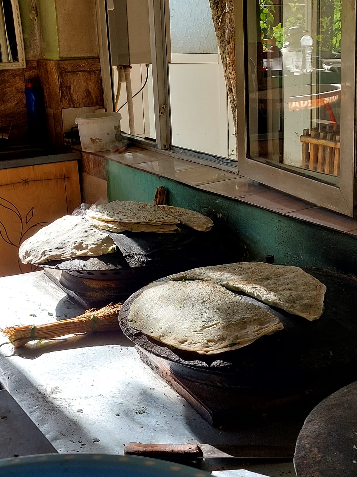 מאפים על הטאבון בכפר להיג'