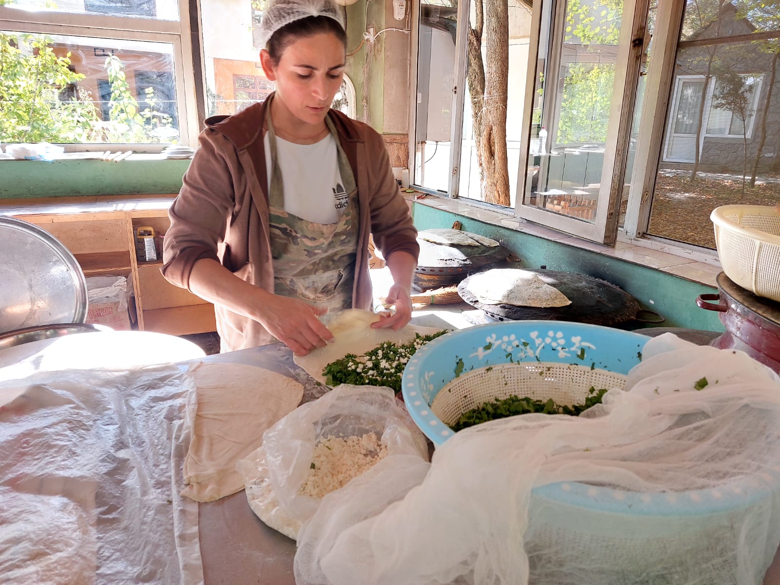 הכנת מאפים מסורתיים בלהיג'