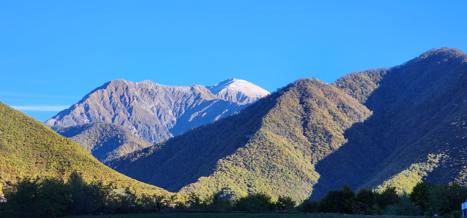 נופי הרי הקווקז בדרך לשקי