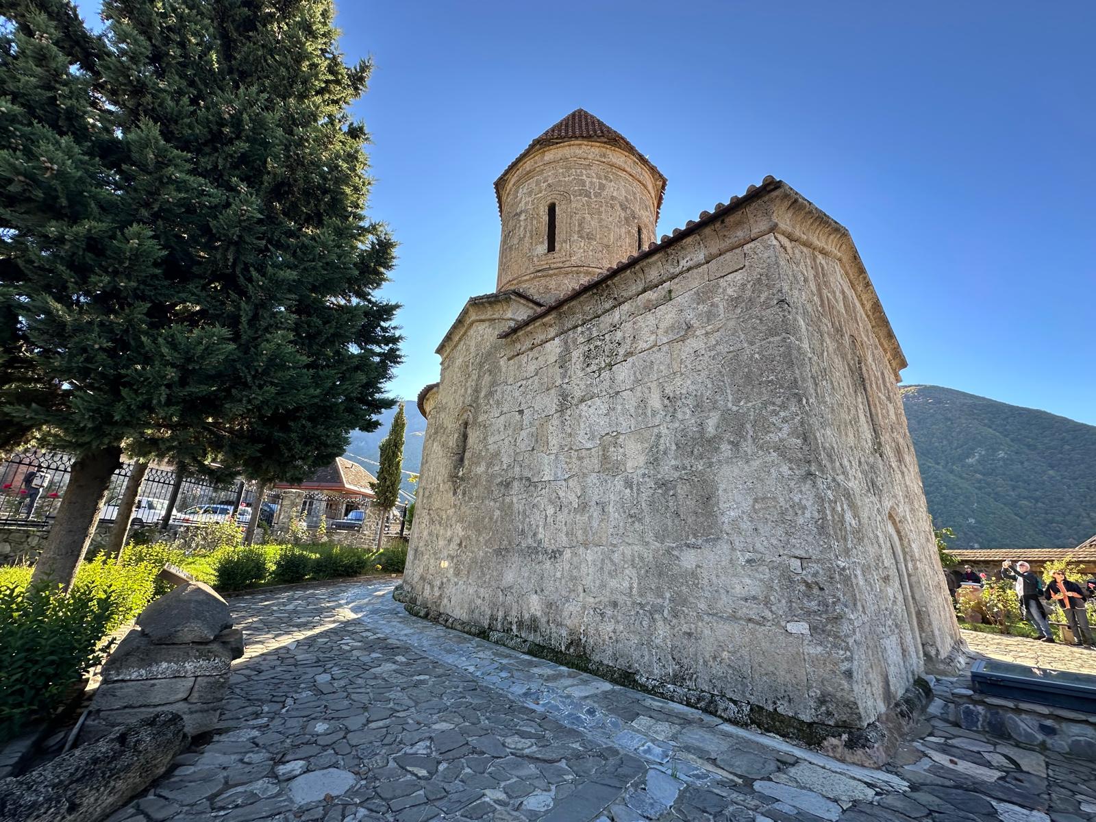 כנסייה עתיקה בשקי