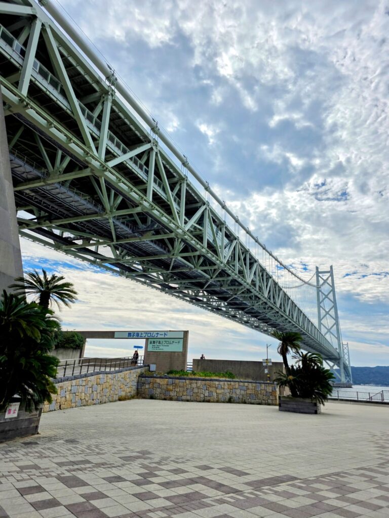 תצפית על גשר אקאשי קייקיו בקובה – טיול ליפן בשלכת קיוטו ופושימי אינארי