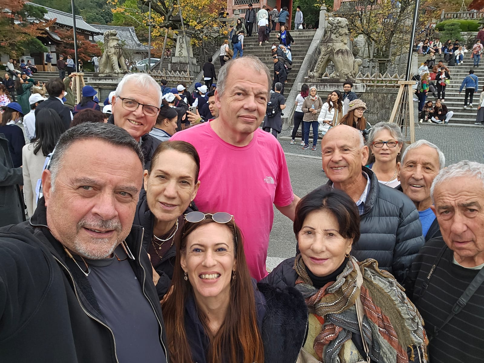 טיול לקיוטו מקדש הזהב וגיון – המטיילים עם גיורא בכניסה למקדש קיומיזו-דרה